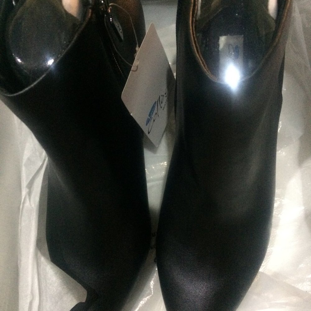 Aqua College Women's Taylor Waterproof Booties - Picture 5 of 6